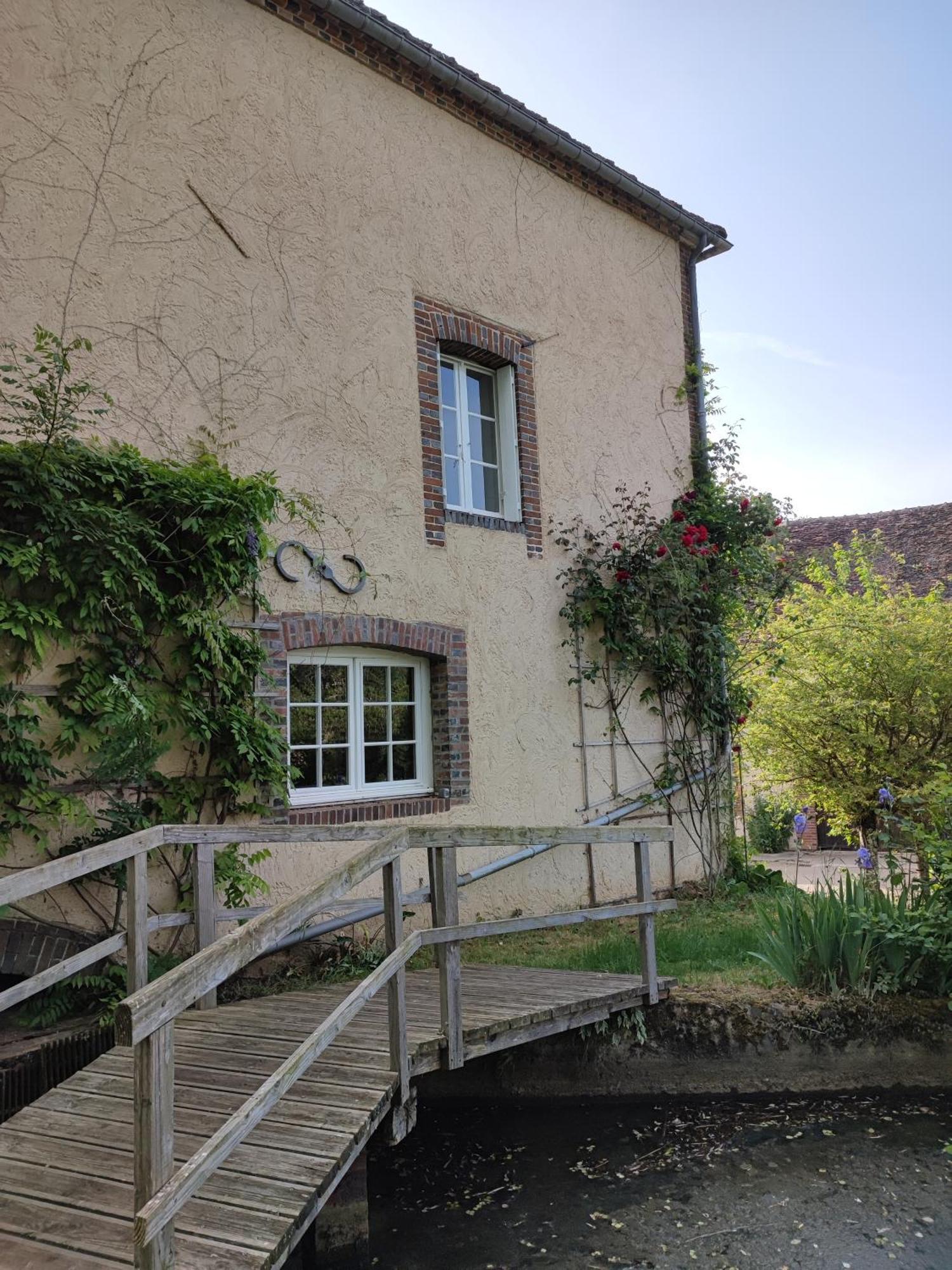 Le Moulin Grenon Bed & Breakfast Mezilles Exterior photo